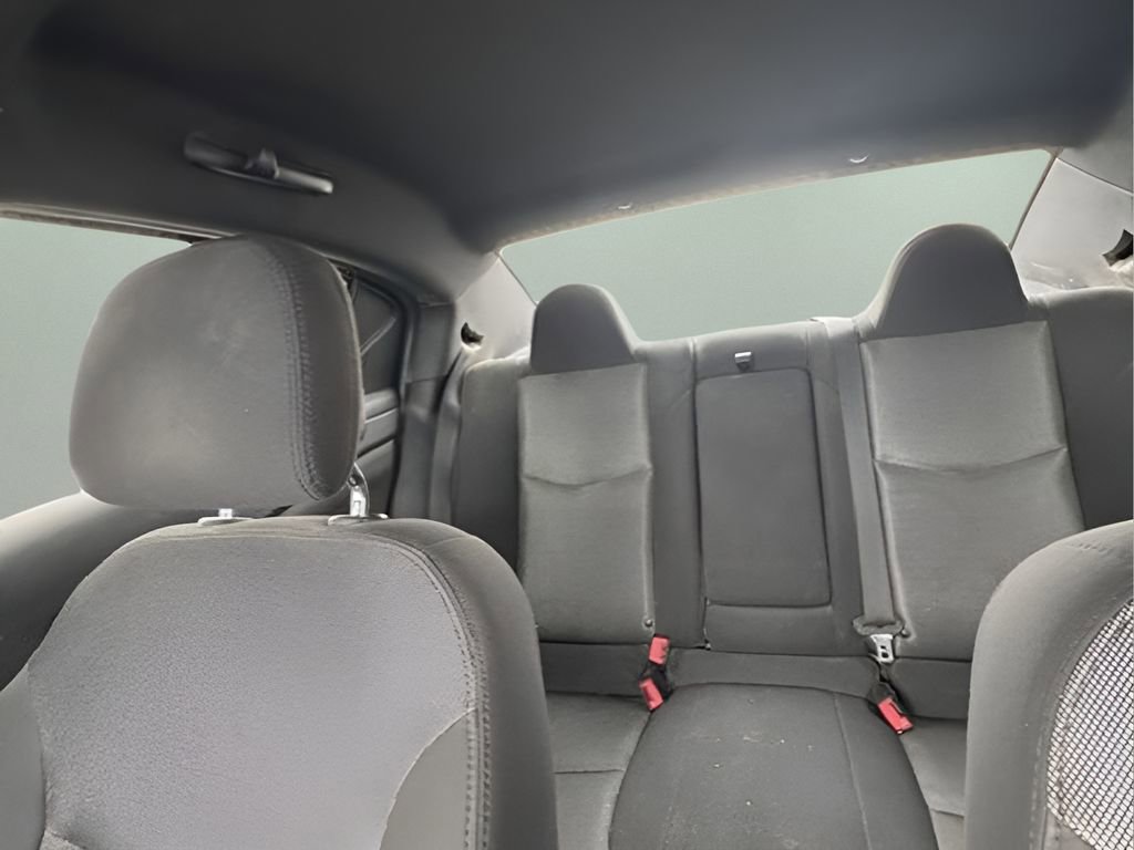 Used 2013 Dodge Avenger SE image 27