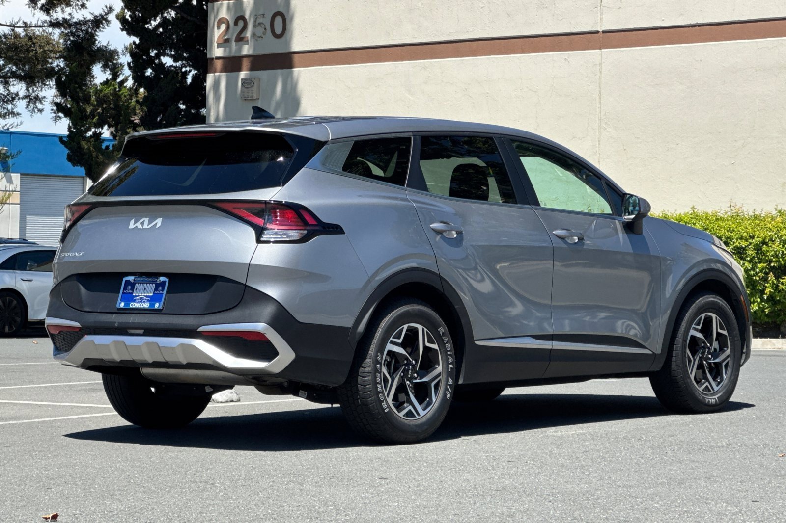 Used 2024 Kia Sportage LX image 4