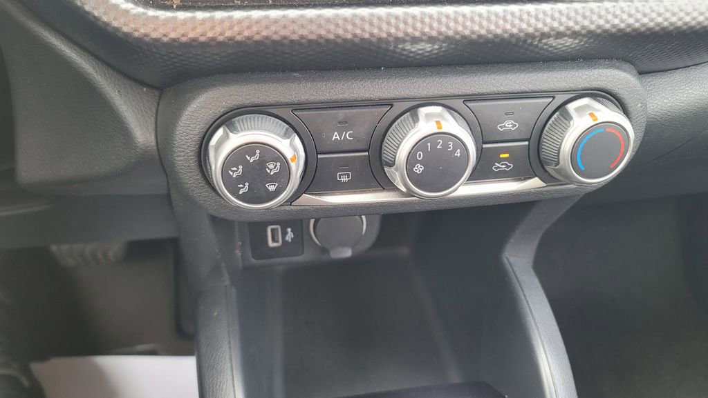 Used 2020 Nissan Kicks S image 22