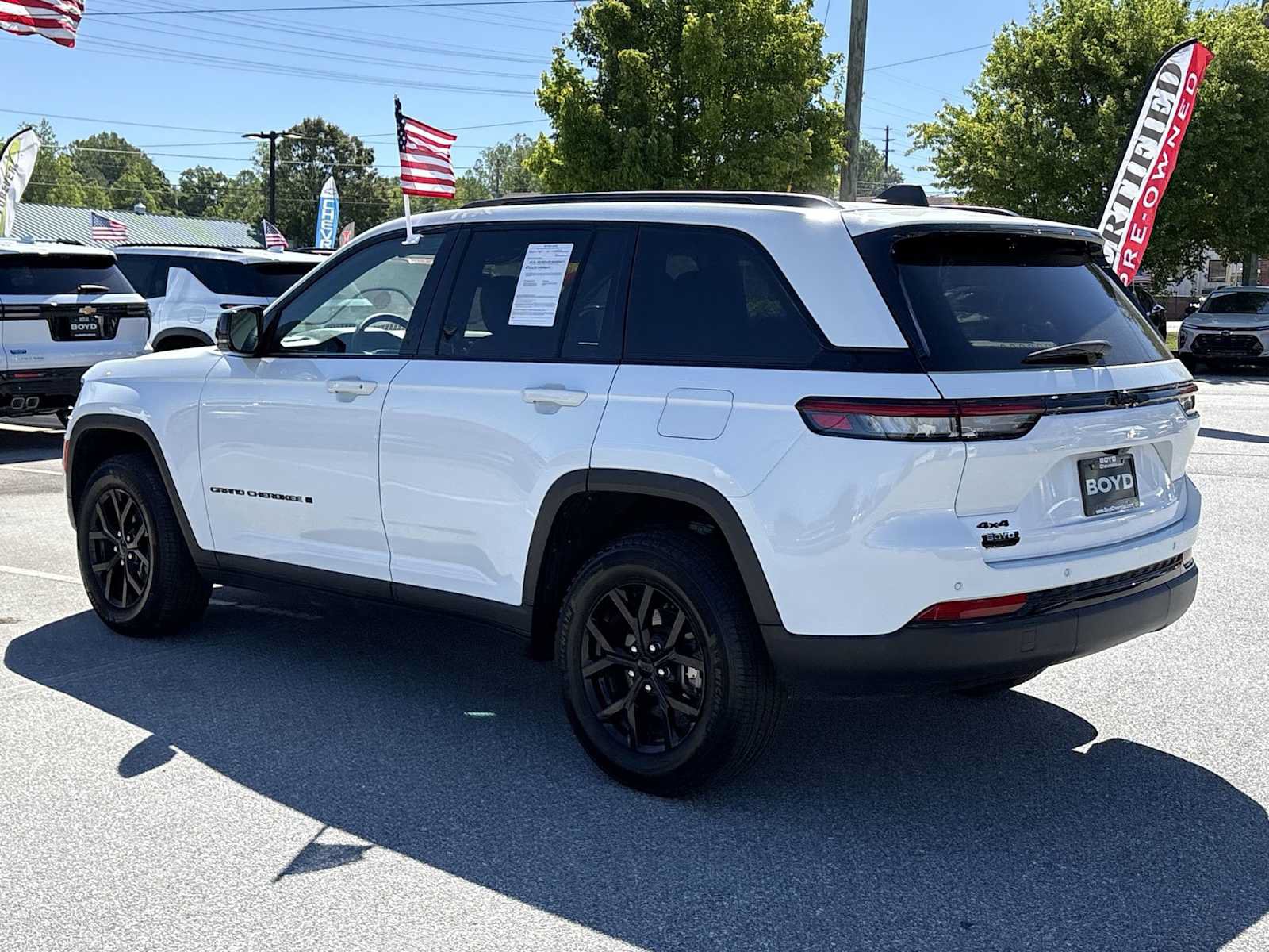 Used 2025 Jeep Grand Cherokee Altitude AWD/4WD image 8