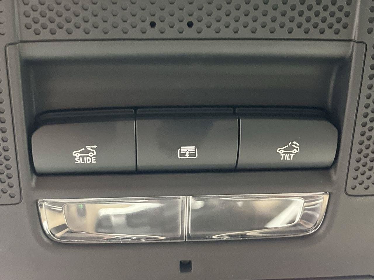 Certified 2025 Chevrolet Equinox ACTIV w/ Safety and Technology Package AWD/4WD image 28