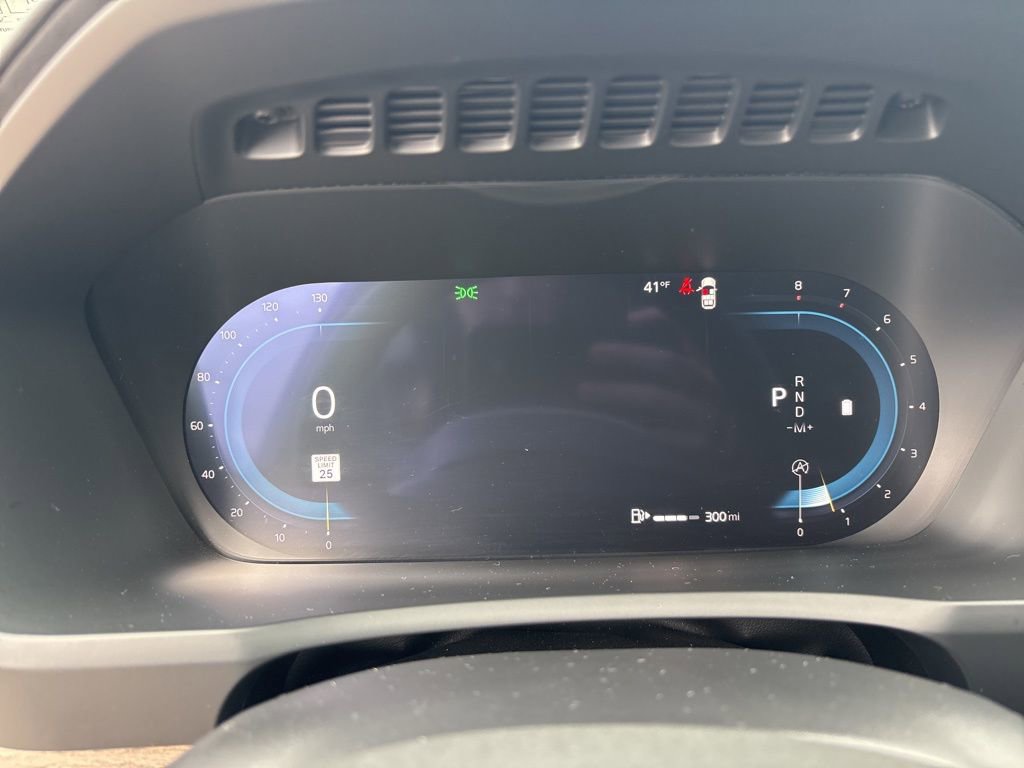 Certified 2025 Volvo XC90 B5 Plus AWD/4WD image 22