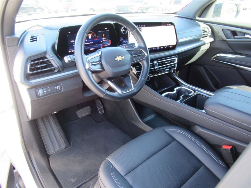 Used 2025 Chevrolet Traverse LT image 17
