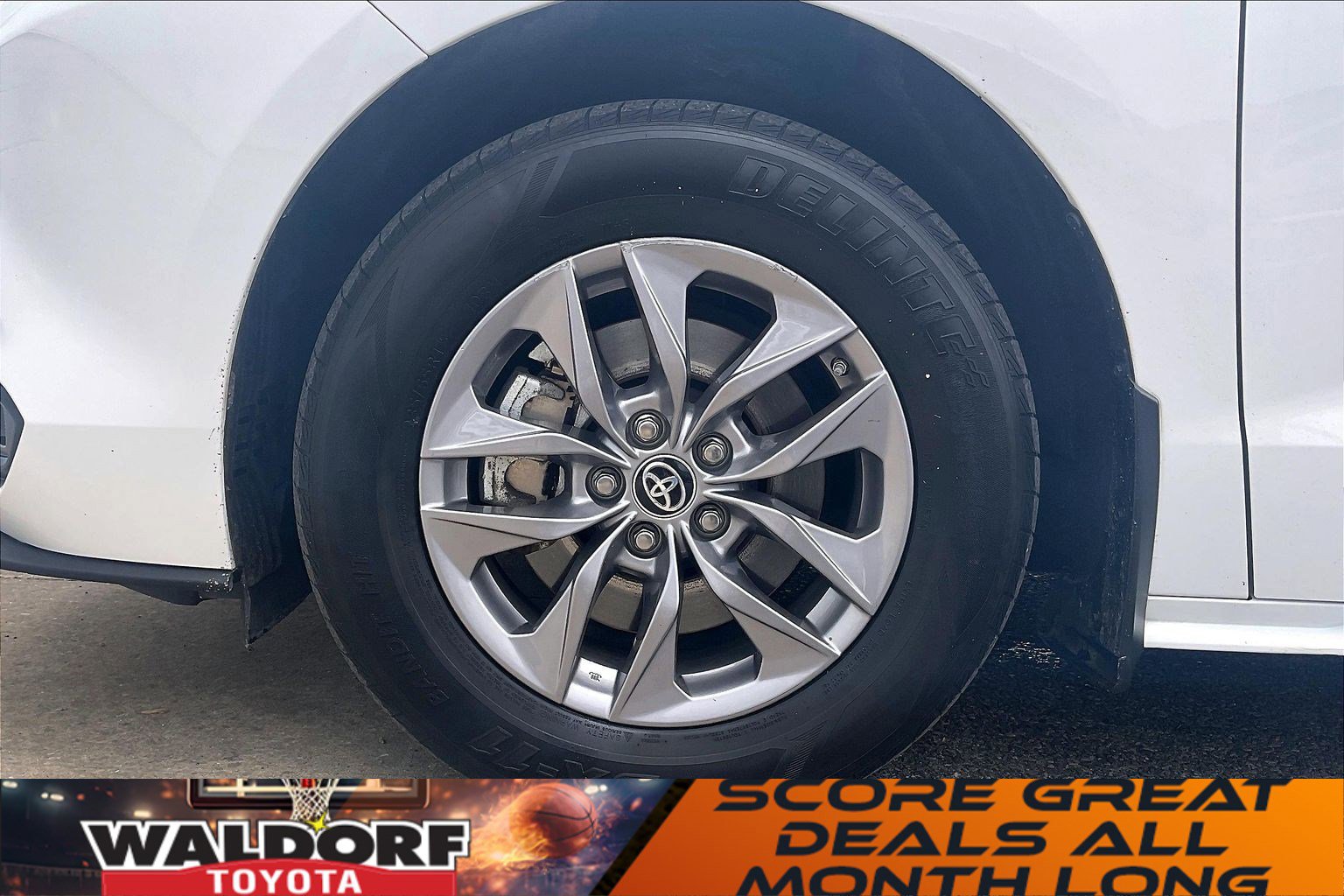 Used 2023 Toyota Sienna LE w/ LE Plus Package image 11