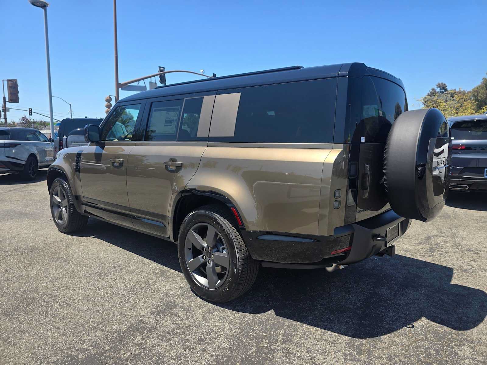 New 2026 Land Rover Defender 130 X-Dynamic SE AWD/4WD image 3