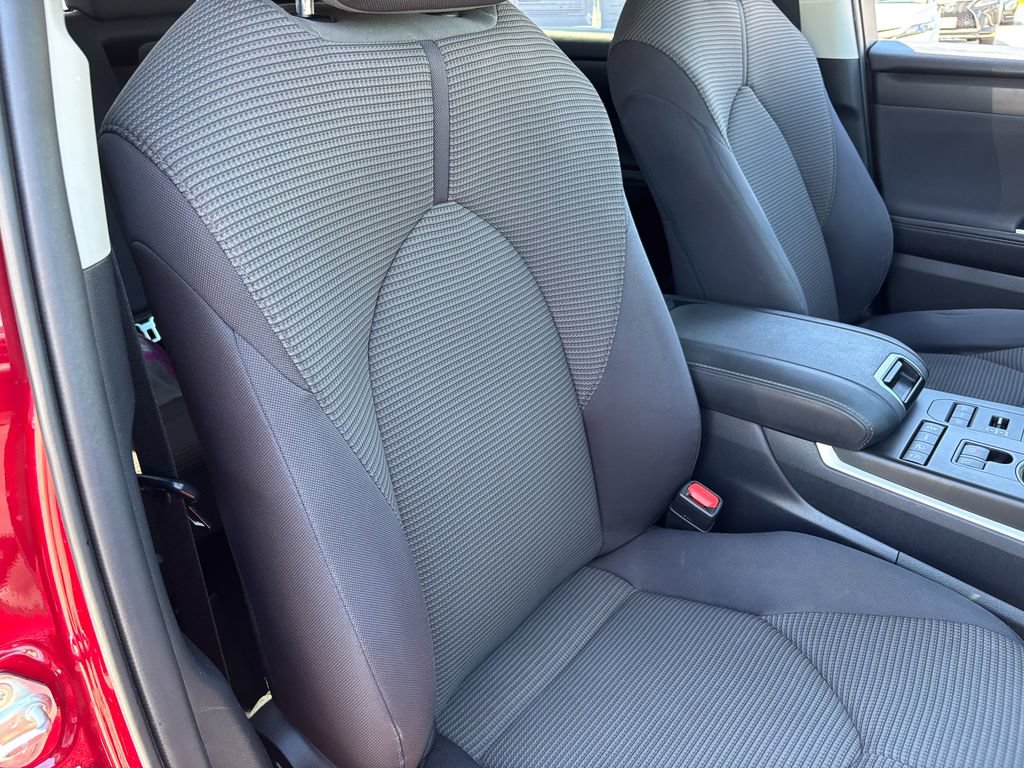 Used 2020 Toyota Highlander LE AWD/4WD image 38