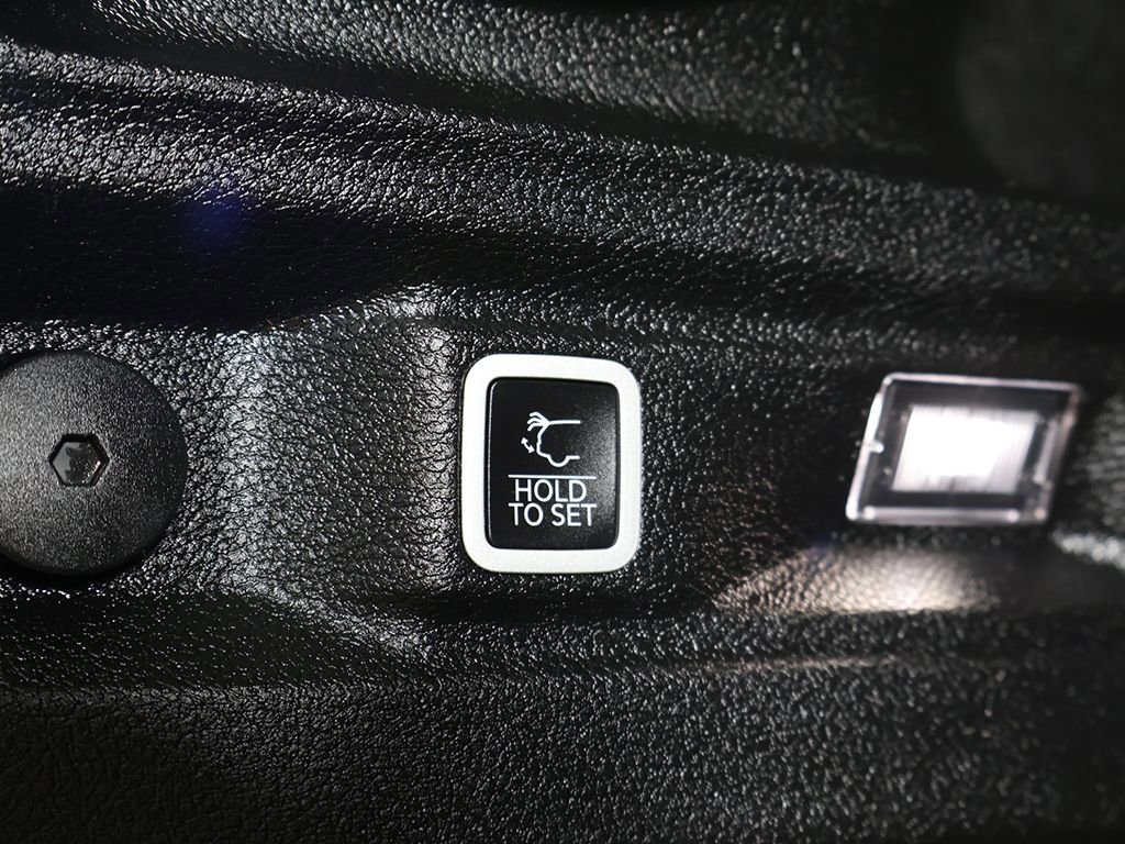 Used 2022 Jeep Grand Cherokee L Laredo AWD/4WD image 54