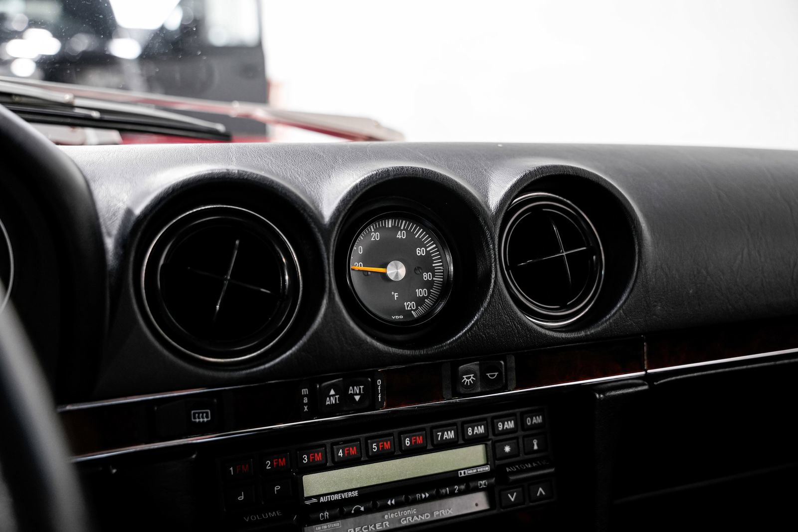 Used 1987 Mercedes-Benz 560 SL image 11