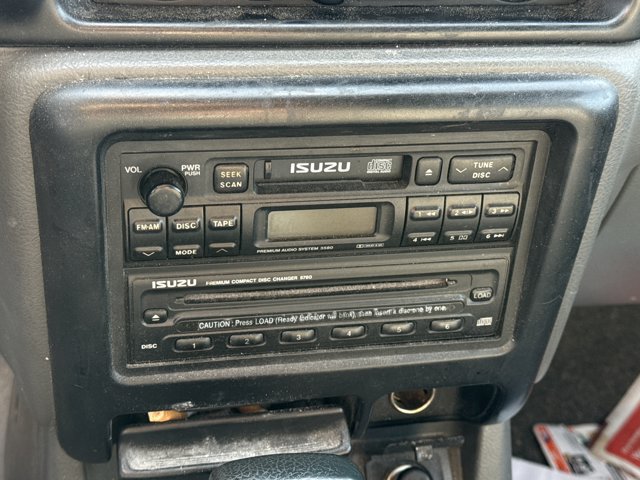 Used 2001 Isuzu Rodeo S RWD image 18