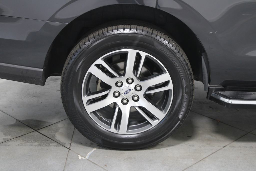Used 2023 Ford Expedition XLT image 14