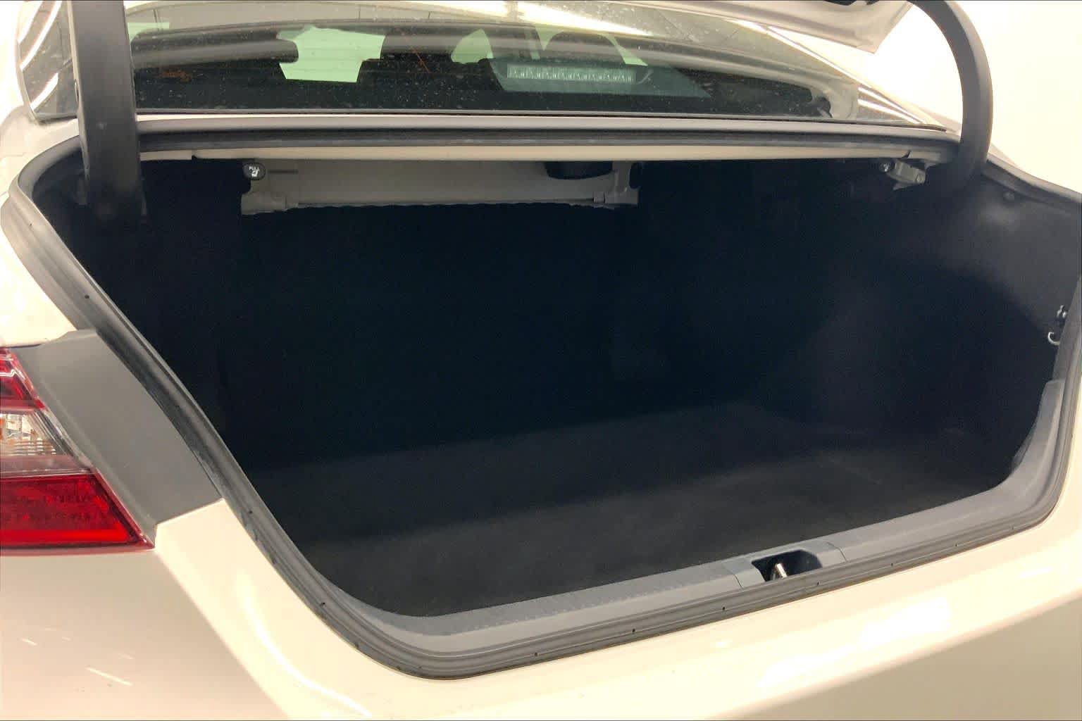 Used 2022 Toyota Camry SE FWD image 15