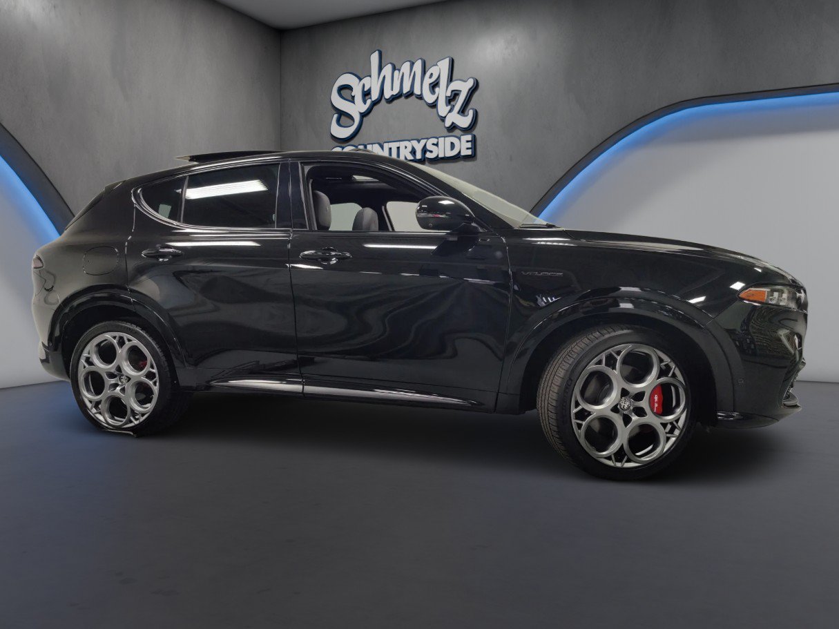 Used 2025 Alfa Romeo Tonale w/ Premium Package AWD/4WD image 3