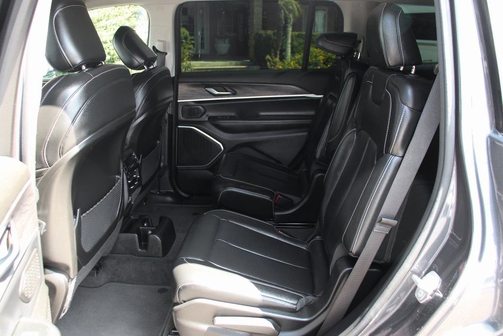 Used 2021 Jeep Grand Cherokee L Limited AWD/4WD image 34