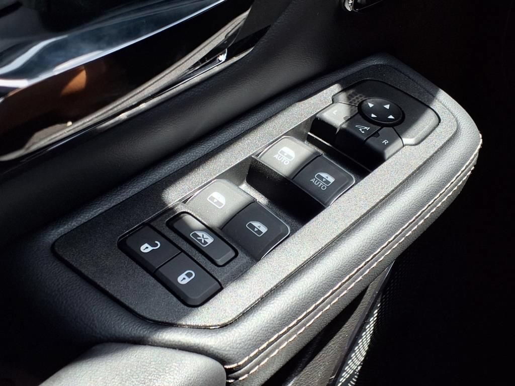 New 2025 RAM 1500 Limited w/ Off Road Group AWD/4WD image 18