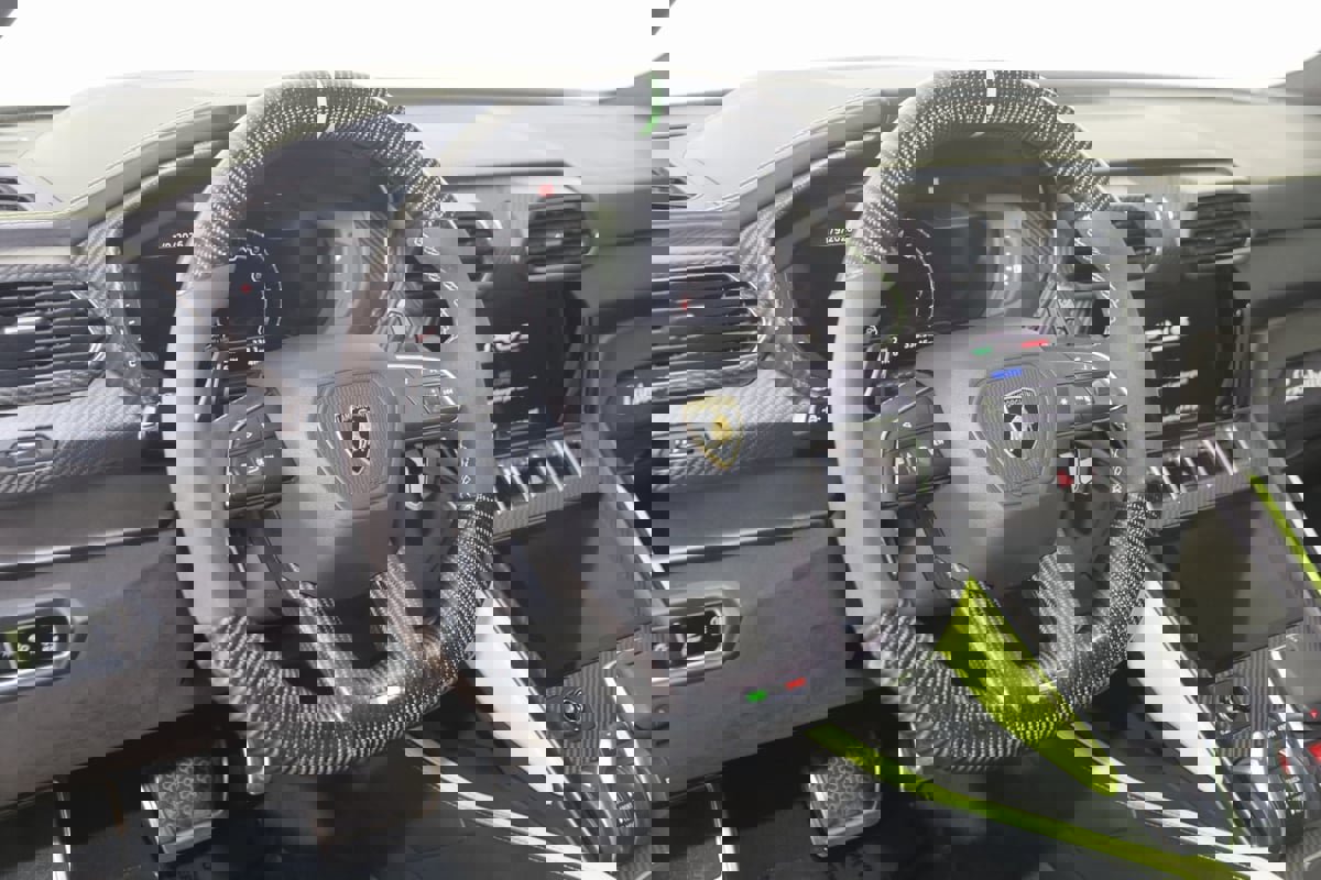 Used 2022 Lamborghini Urus image 6