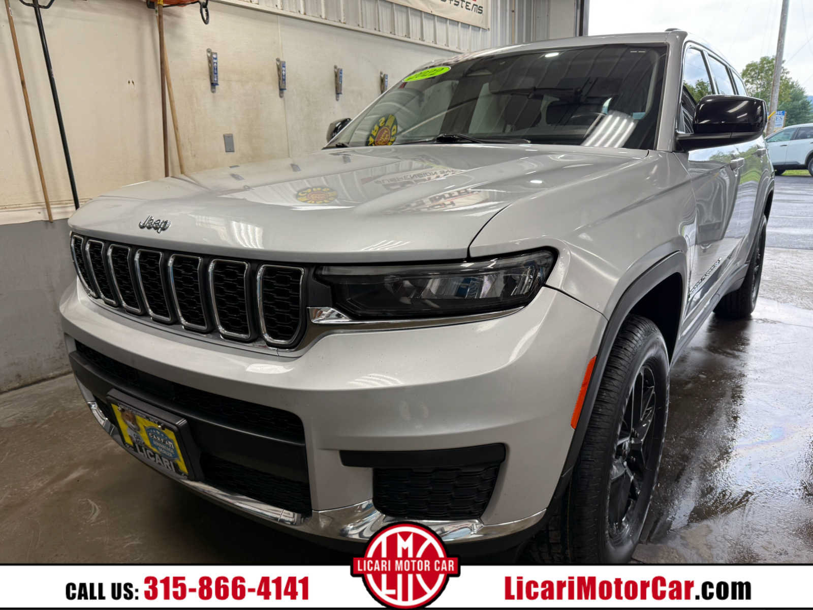 Used 2022 Jeep Grand Cherokee L Laredo w/ Luxury Tech Group I AWD/4WD image 1