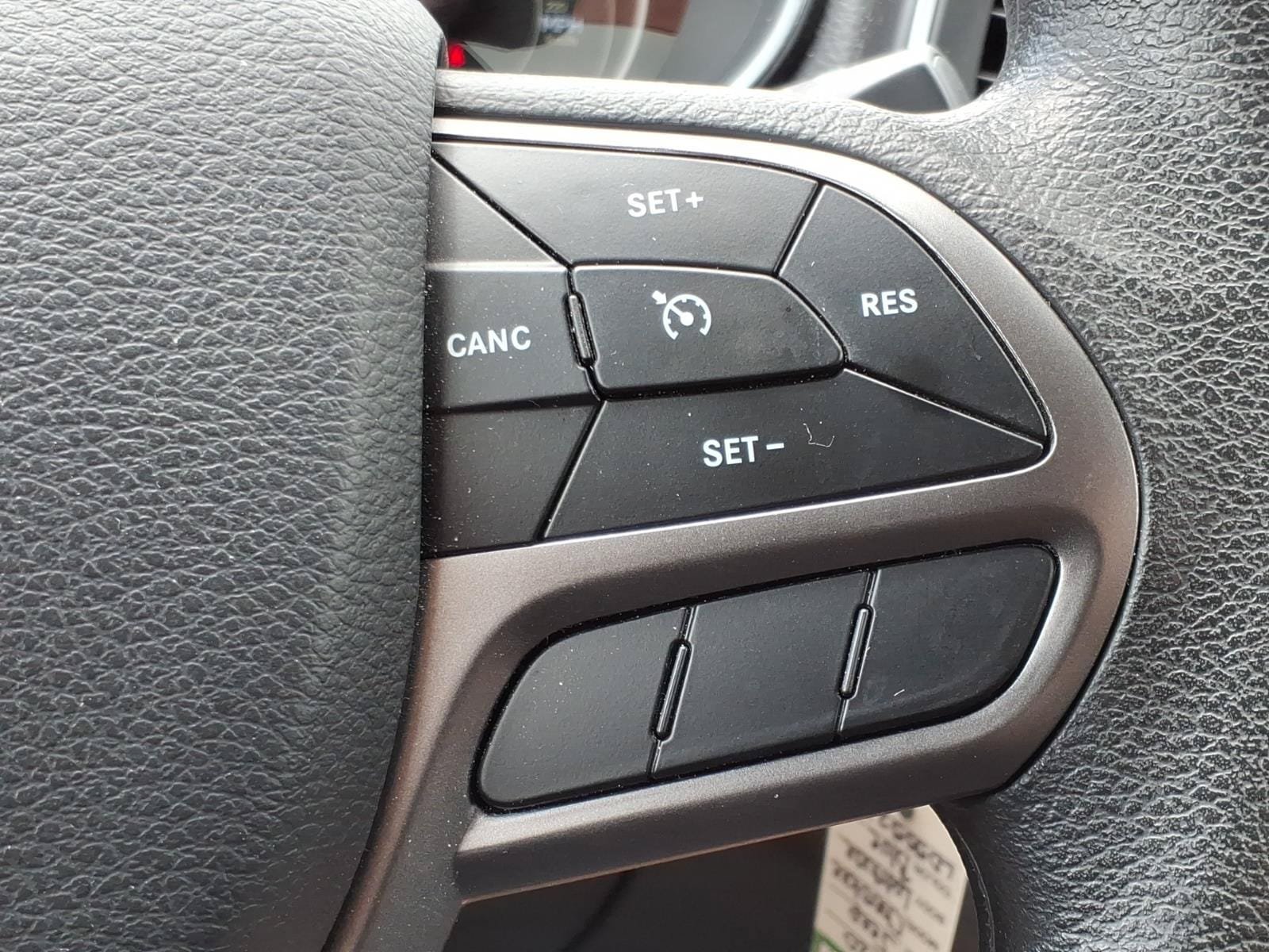 Used 2020 Jeep Cherokee Latitude AWD/4WD image 17