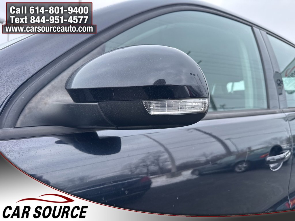 Used 2011 Volkswagen Tiguan S image 4