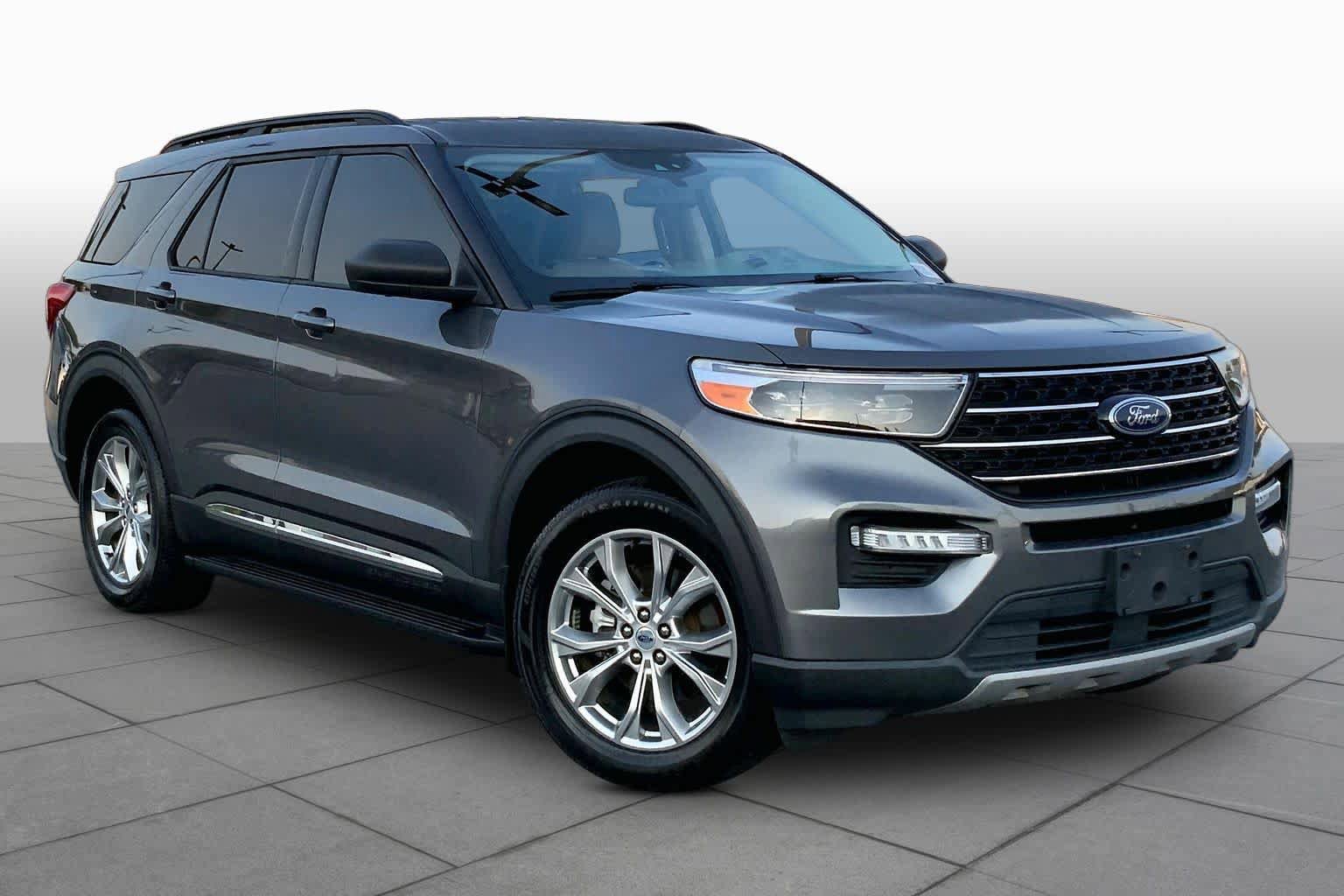 Used 2021 Ford Explorer XLT w/ Equipment Group 202A AWD/4WD image 3