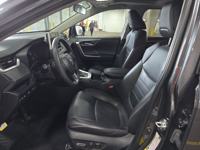Used 2023 Toyota RAV4 XLE Premium image 38