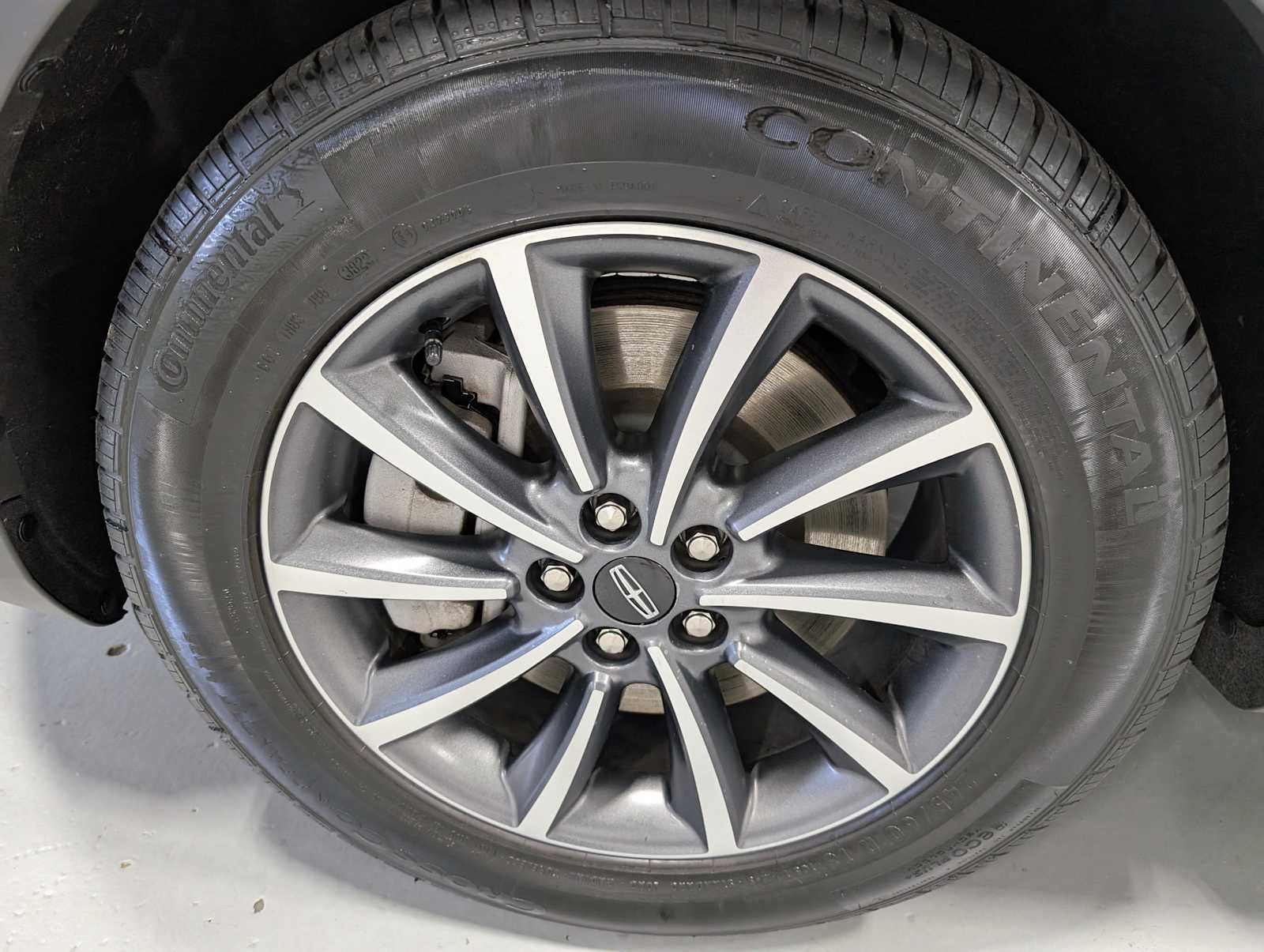 Used 2022 Lincoln Nautilus Standard image 3