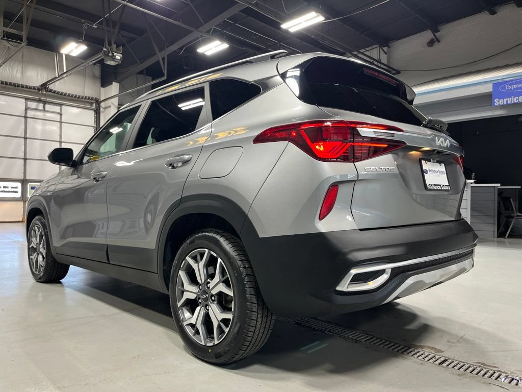 Used 2023 Kia Seltos EX AWD/4WD image 5