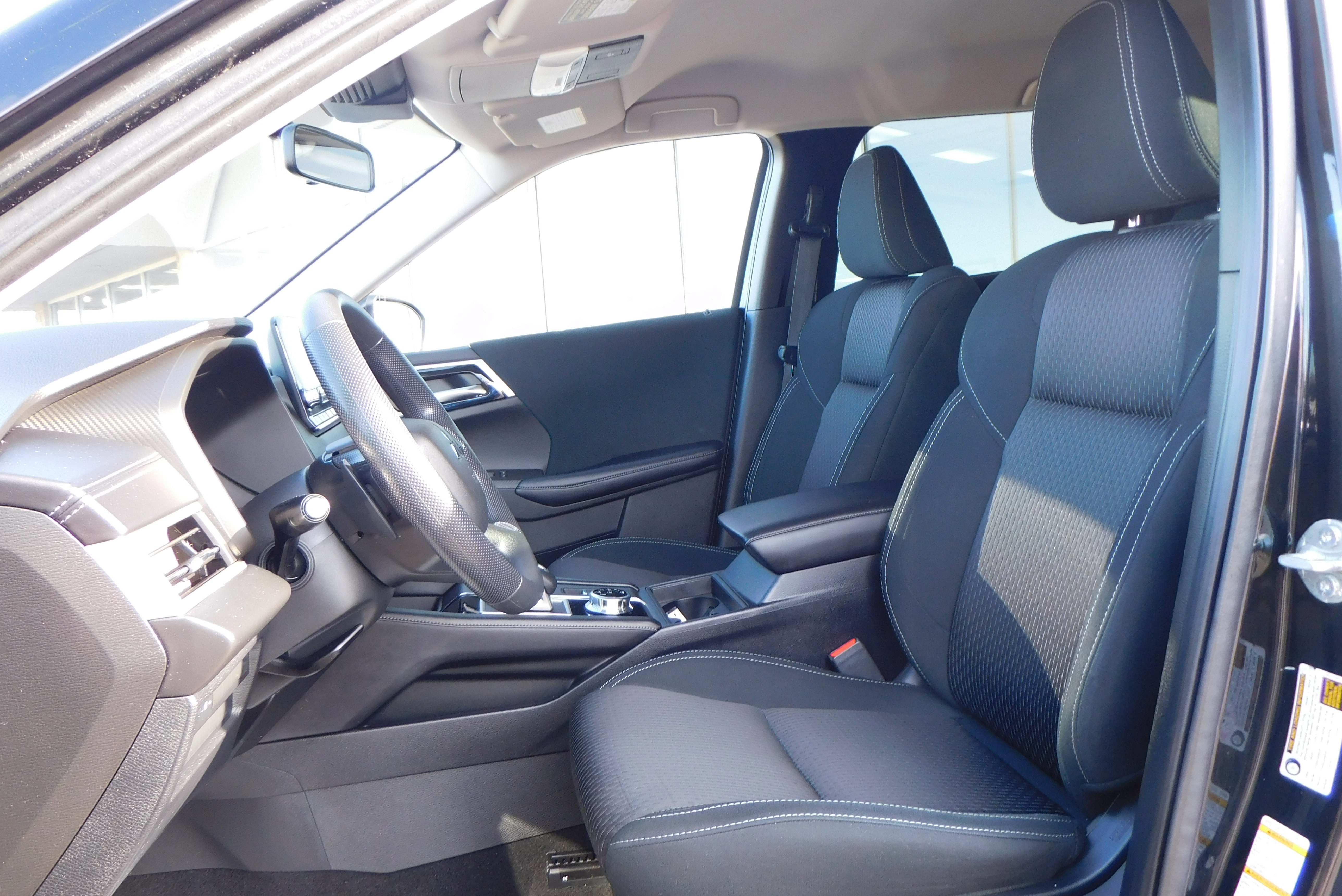 Used 2022 Mitsubishi Outlander ES image 11