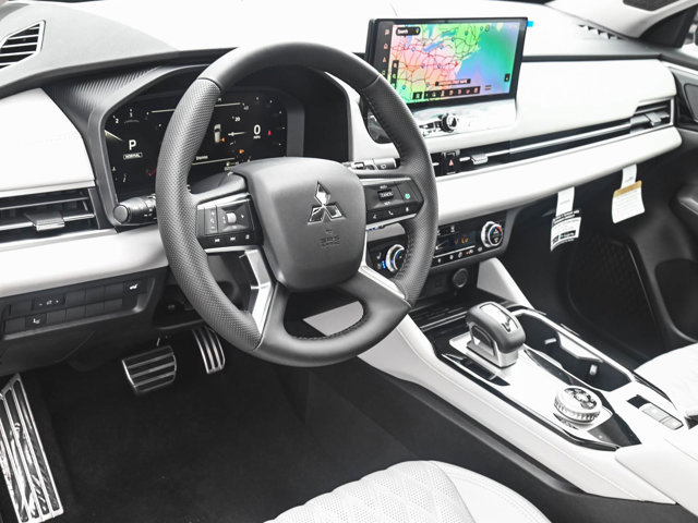 New 2025 Mitsubishi Outlander AWD image 17