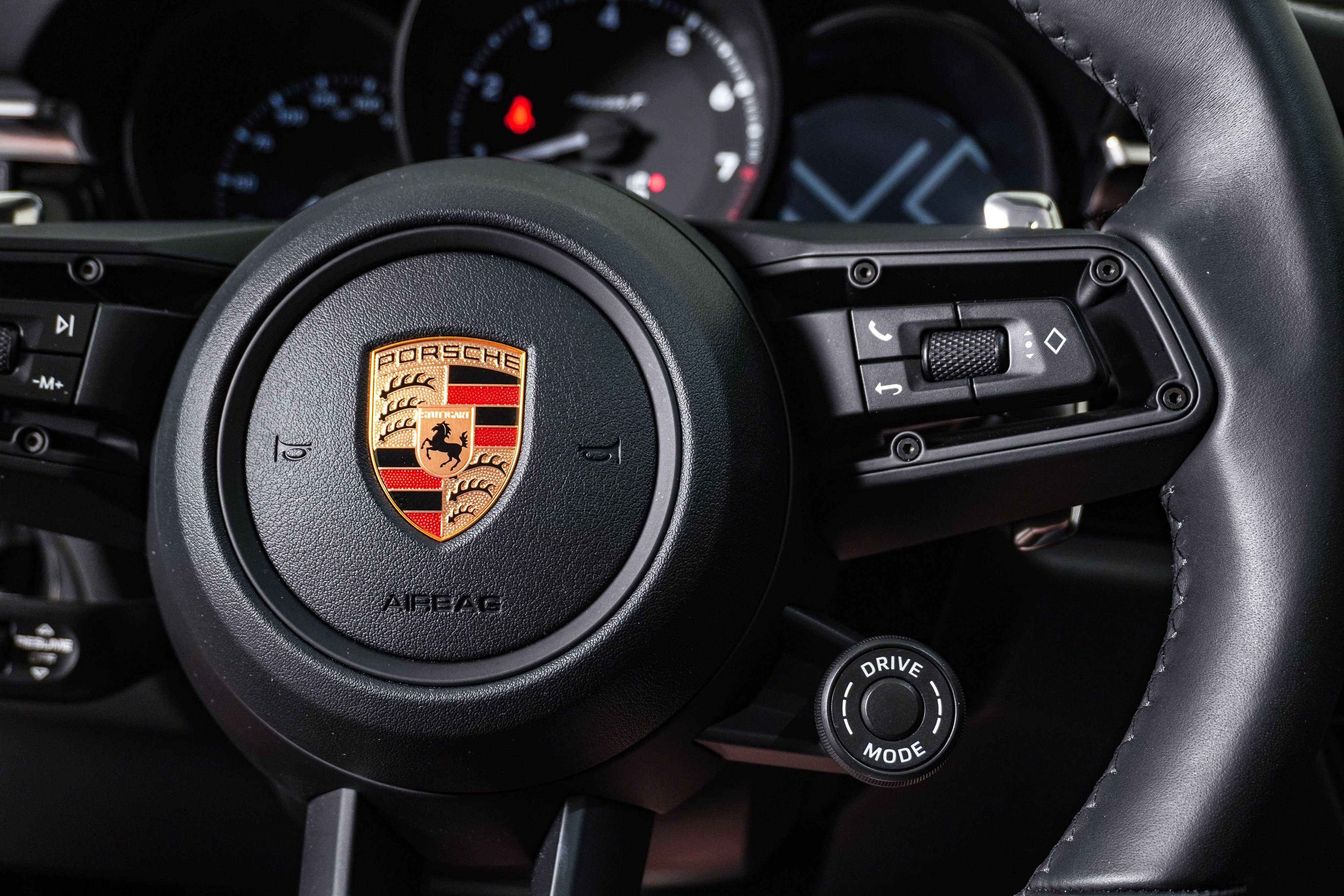 Certified 2026 Porsche Macan Turbo AWD/4WD image 19
