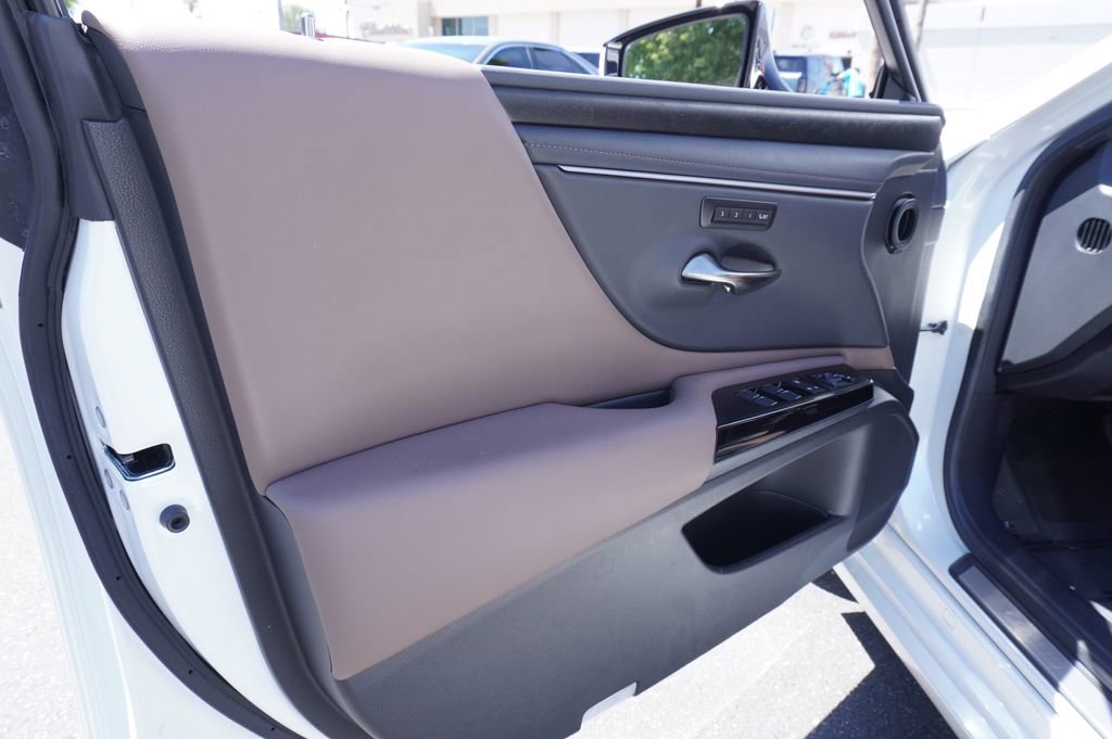 Used 2024 Lexus ES 300h w/ Premium Package image 15