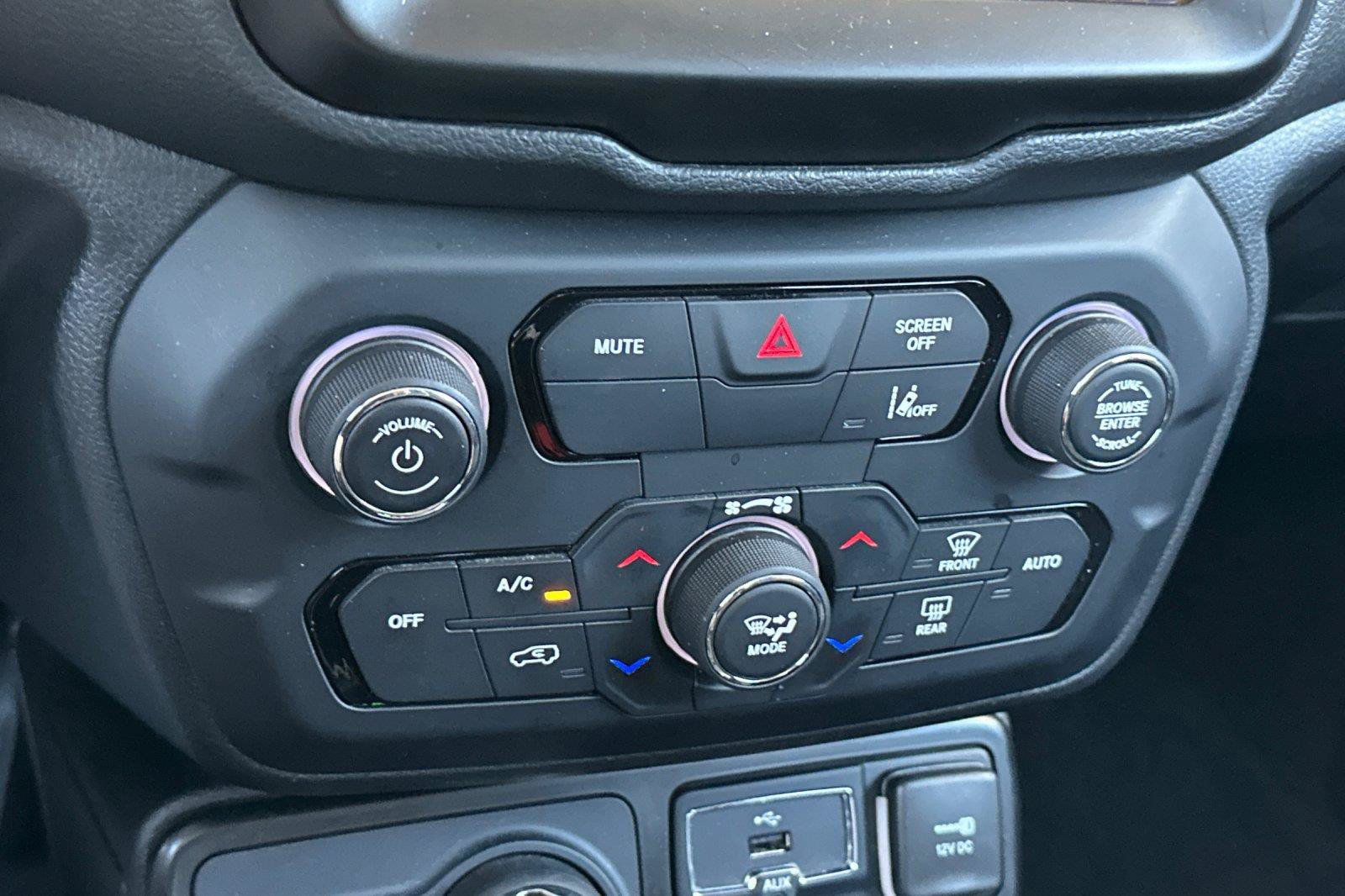 Certified 2023 Jeep Renegade Latitude AWD/4WD image 21