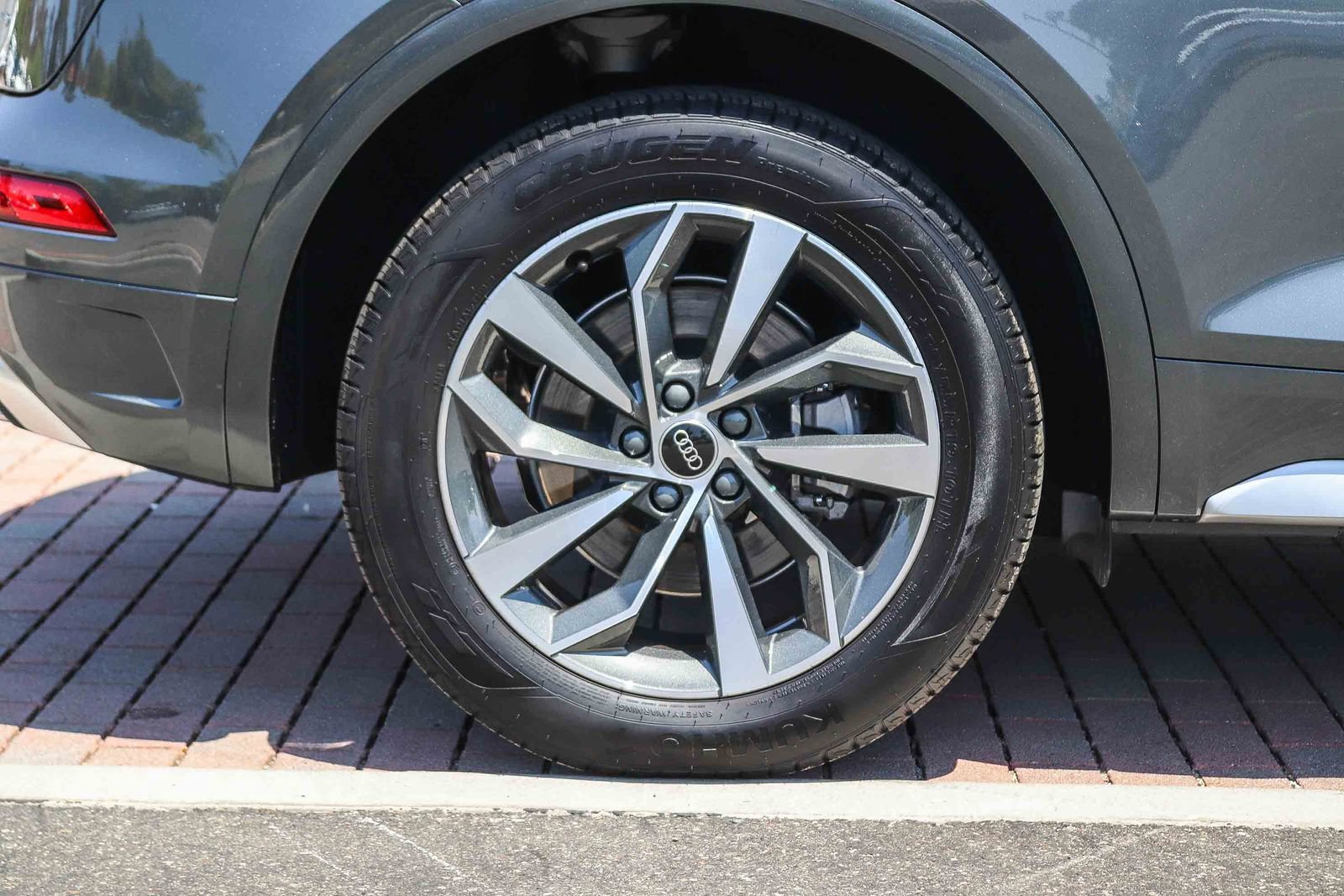 Certified 2023 Audi Q5 2.0T Premium Plus AWD/4WD image 9