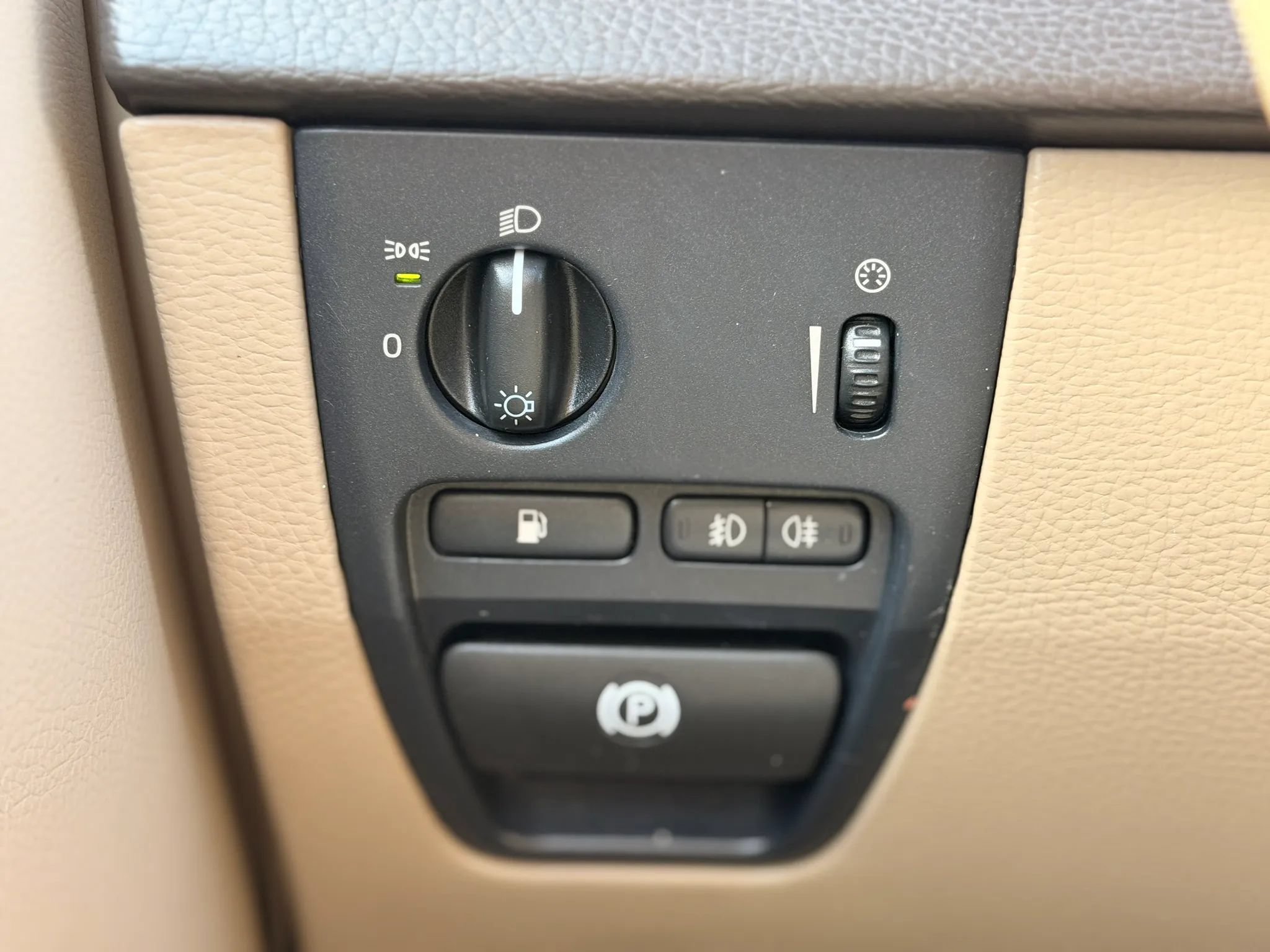 Used 2012 Volvo XC90 3.2 AWD/4WD image 40