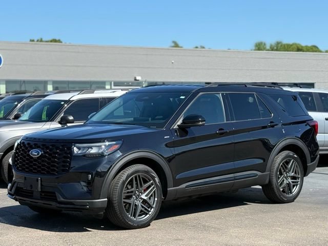 Used 2025 Ford Explorer ST-Line w/ ST-Line Street Pack AWD/4WD image 36