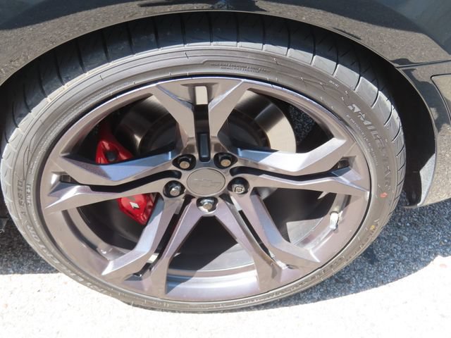 Used 2018 Chevrolet Camaro SS RWD image 13