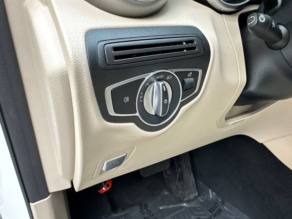 Used 2021 Mercedes-Benz GLC 300 4MATIC image 51