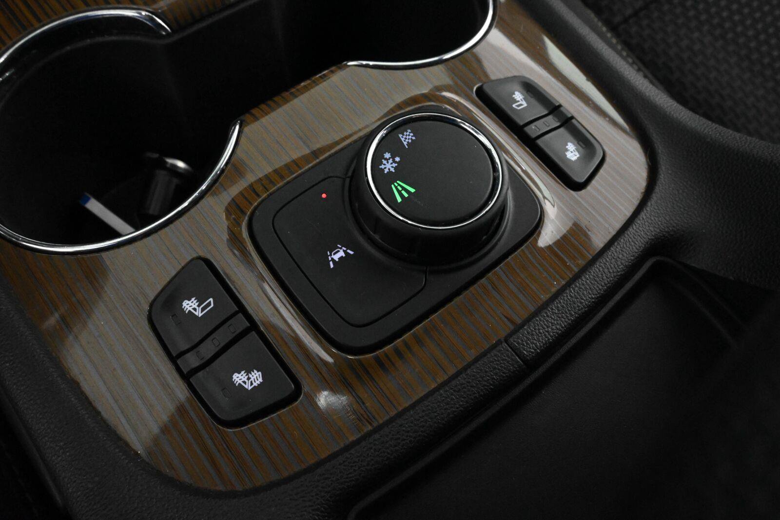 Used 2021 GMC Acadia SLE w/ Driver Convenience Package FWD image 27