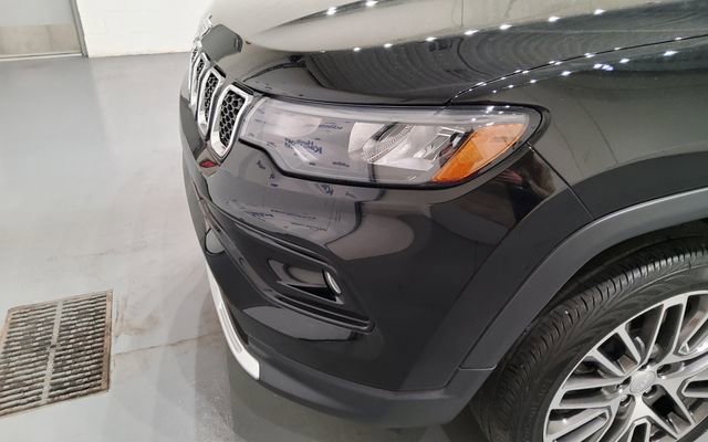 Used 2023 Jeep Compass Limited w/ Elite Group AWD/4WD image 6