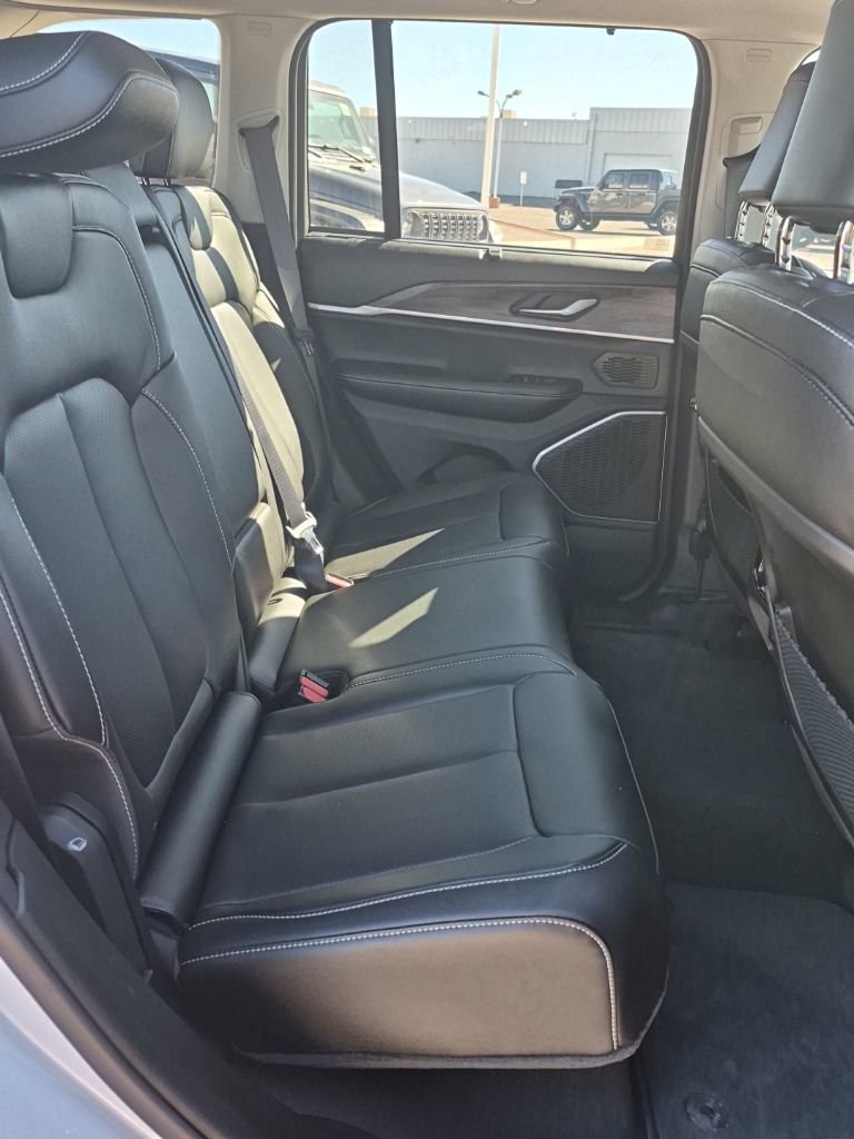 New 2024 Jeep Grand Cherokee Limited 4xe w/ Luxury Tech Group II image 31