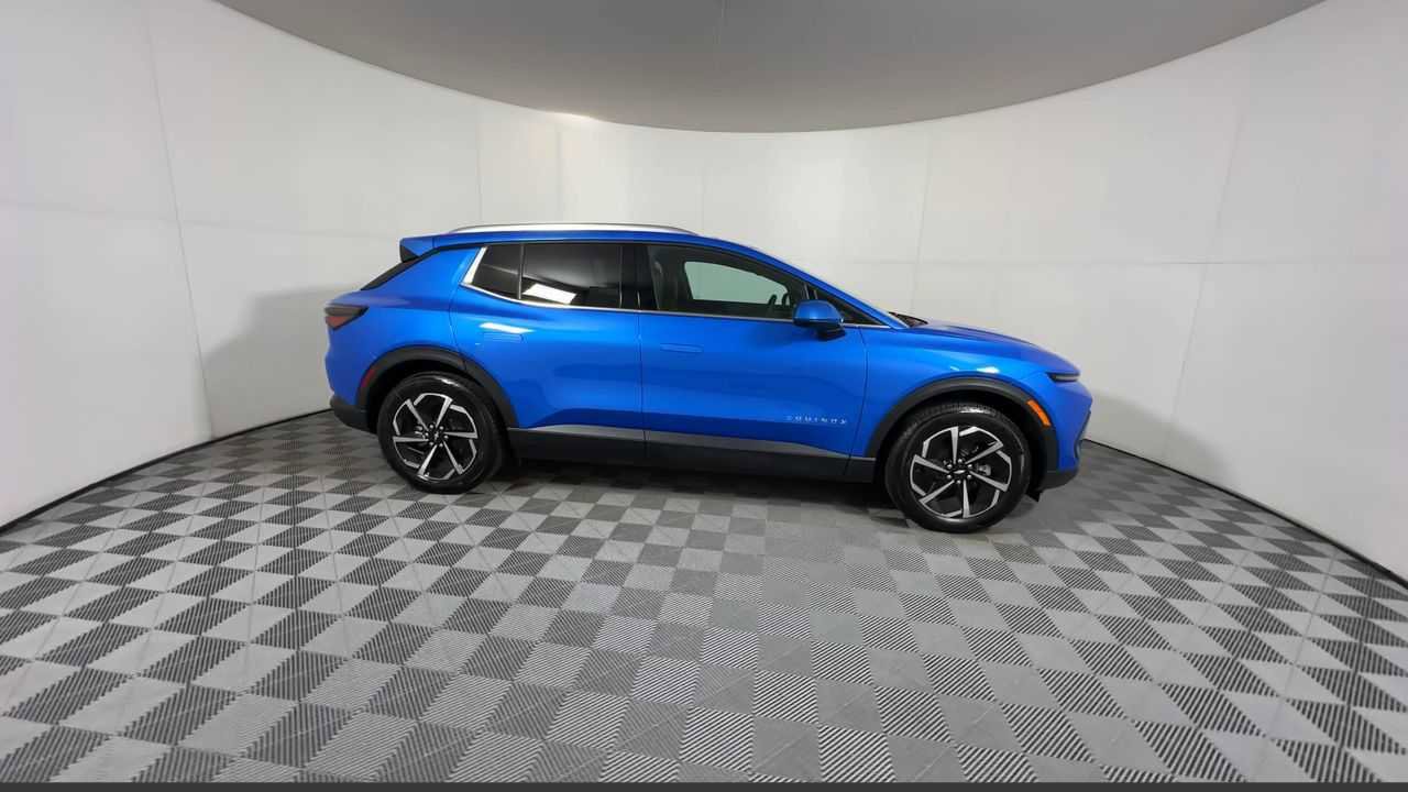 New 2026 Chevrolet Equinox EV LT AWD/4WD image 18