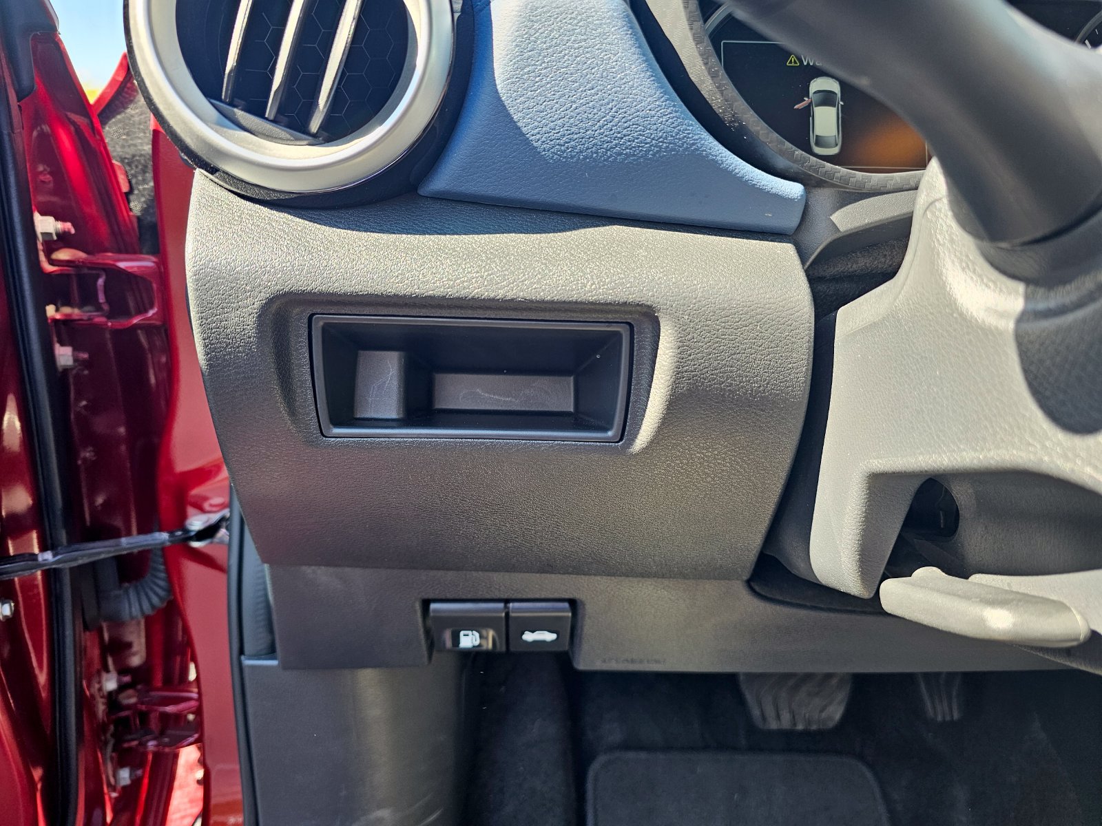 Used 2025 Nissan Versa SV FWD image 14