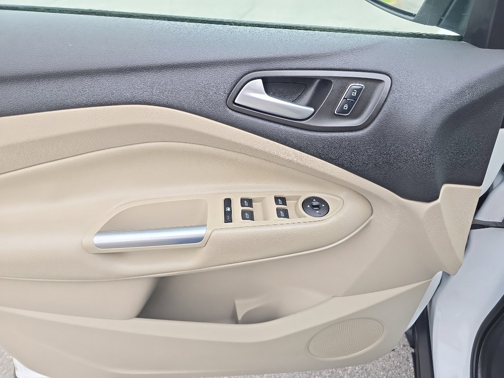 Used 2015 Ford Escape SE w/ Equipment Group 201A image 18