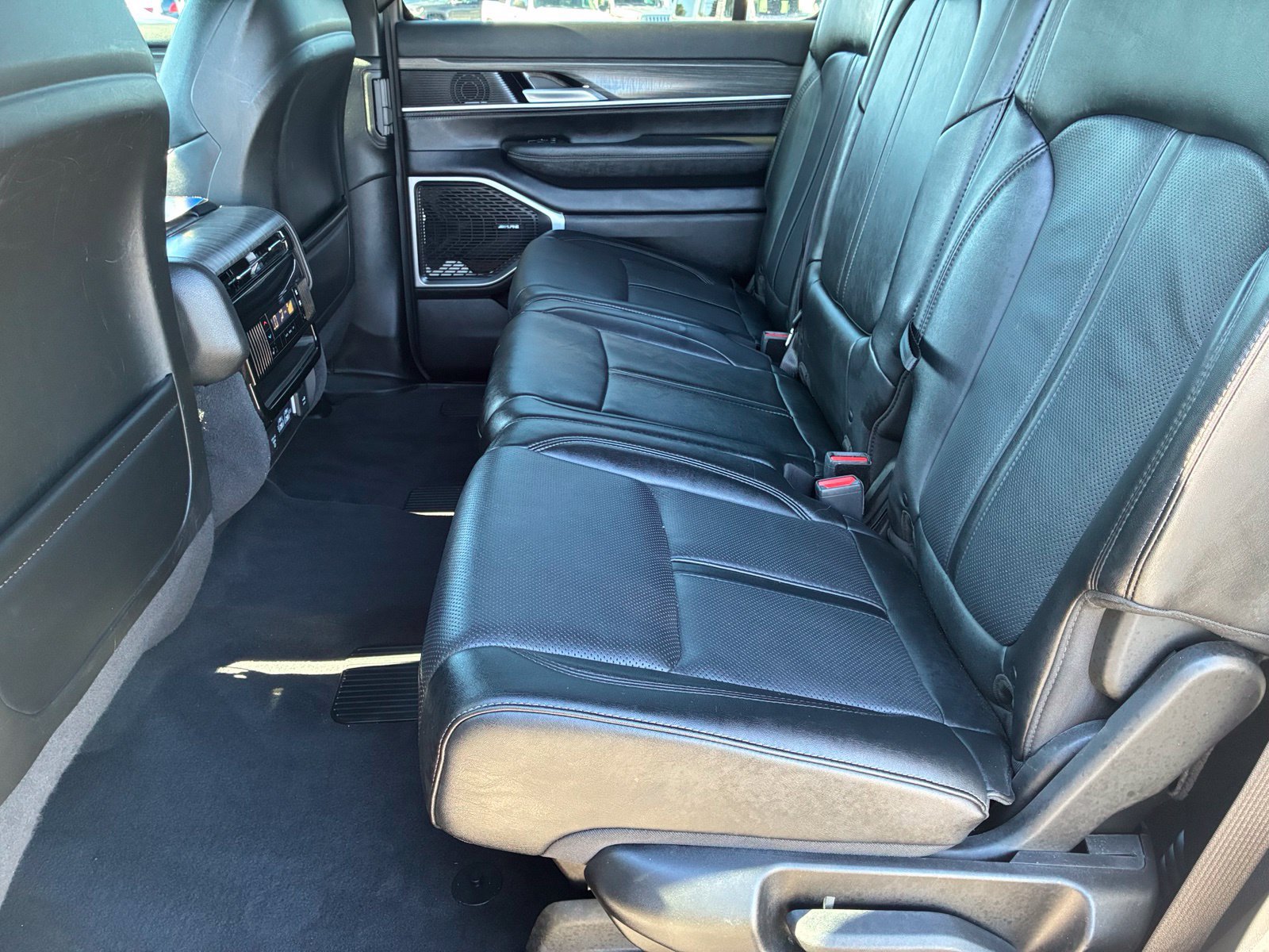 Used 2024 Jeep Wagoneer Series II w/ Flexible Seating Group RWD image 15
