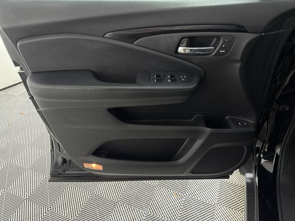Used 2019 Honda Pilot Touring image 9