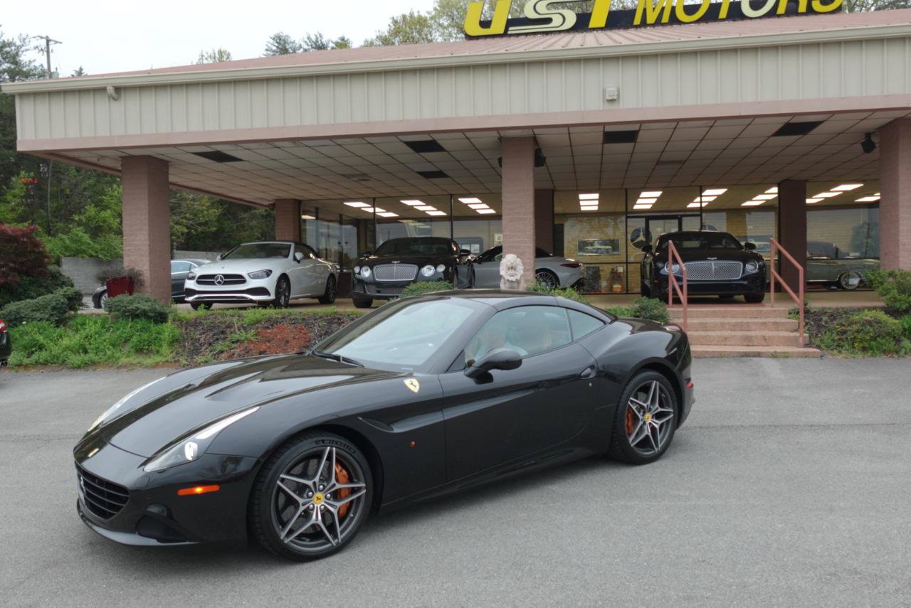 Used 2015 Ferrari California T RWD image 5