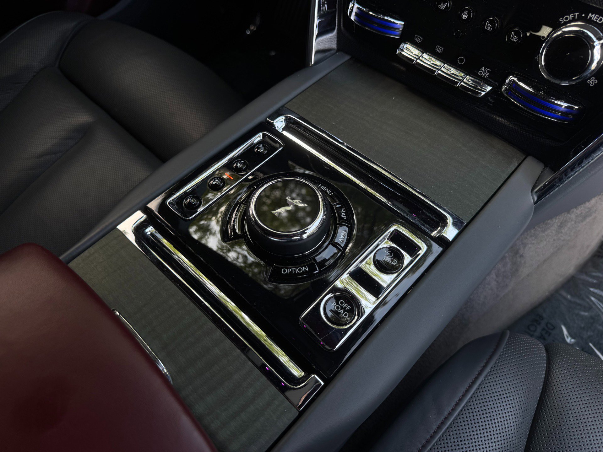 Used 2020 Rolls-Royce Cullinan 335K MSRP!! image 34