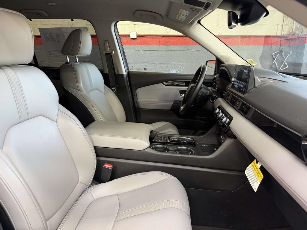Used 2025 Honda Pilot EX-L image 27