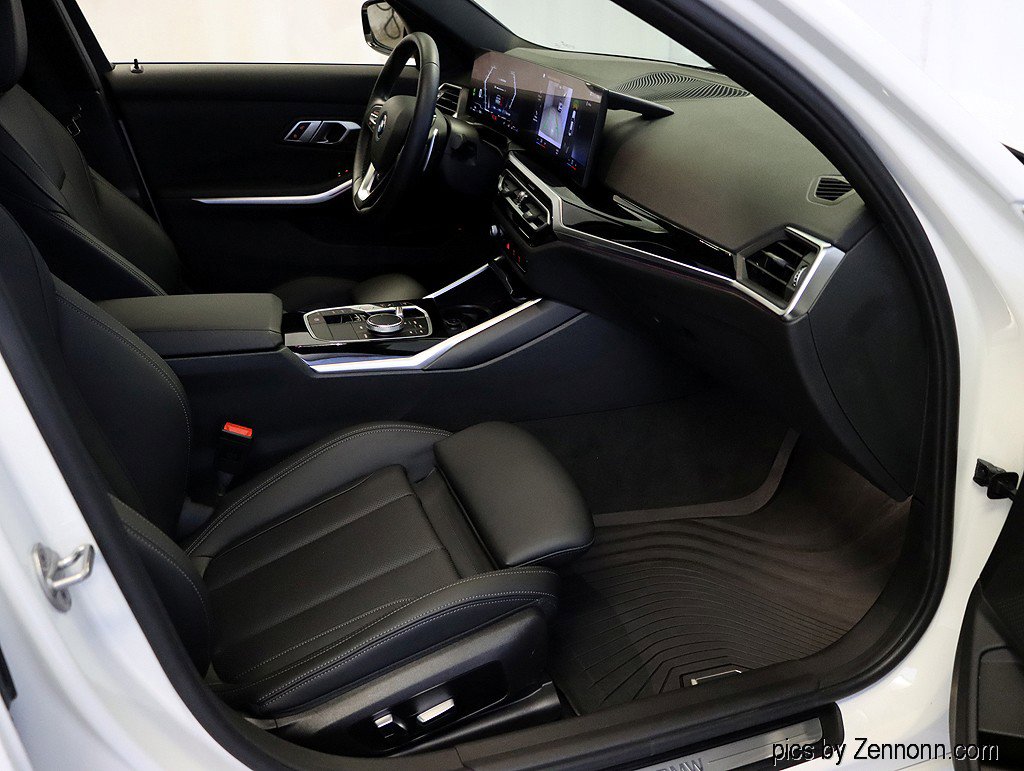 Certified 2023 BMW 330i xDrive Sedan w/ Convenience Package image 31