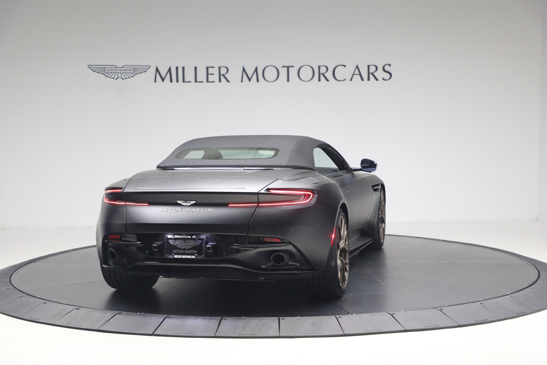 Used 2024 Aston Martin DB12 Convertible RWD image 20