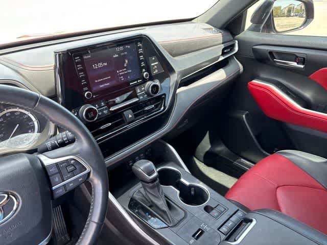 Used 2022 Toyota Highlander XSE FWD image 19